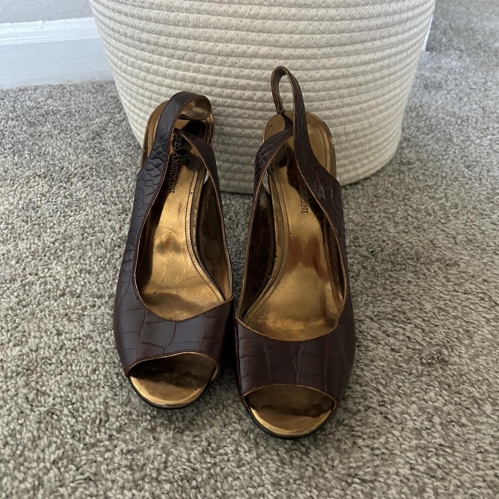 Enzo Angiolini Women's Brown Peep Toe Sandals with Gold Detailing